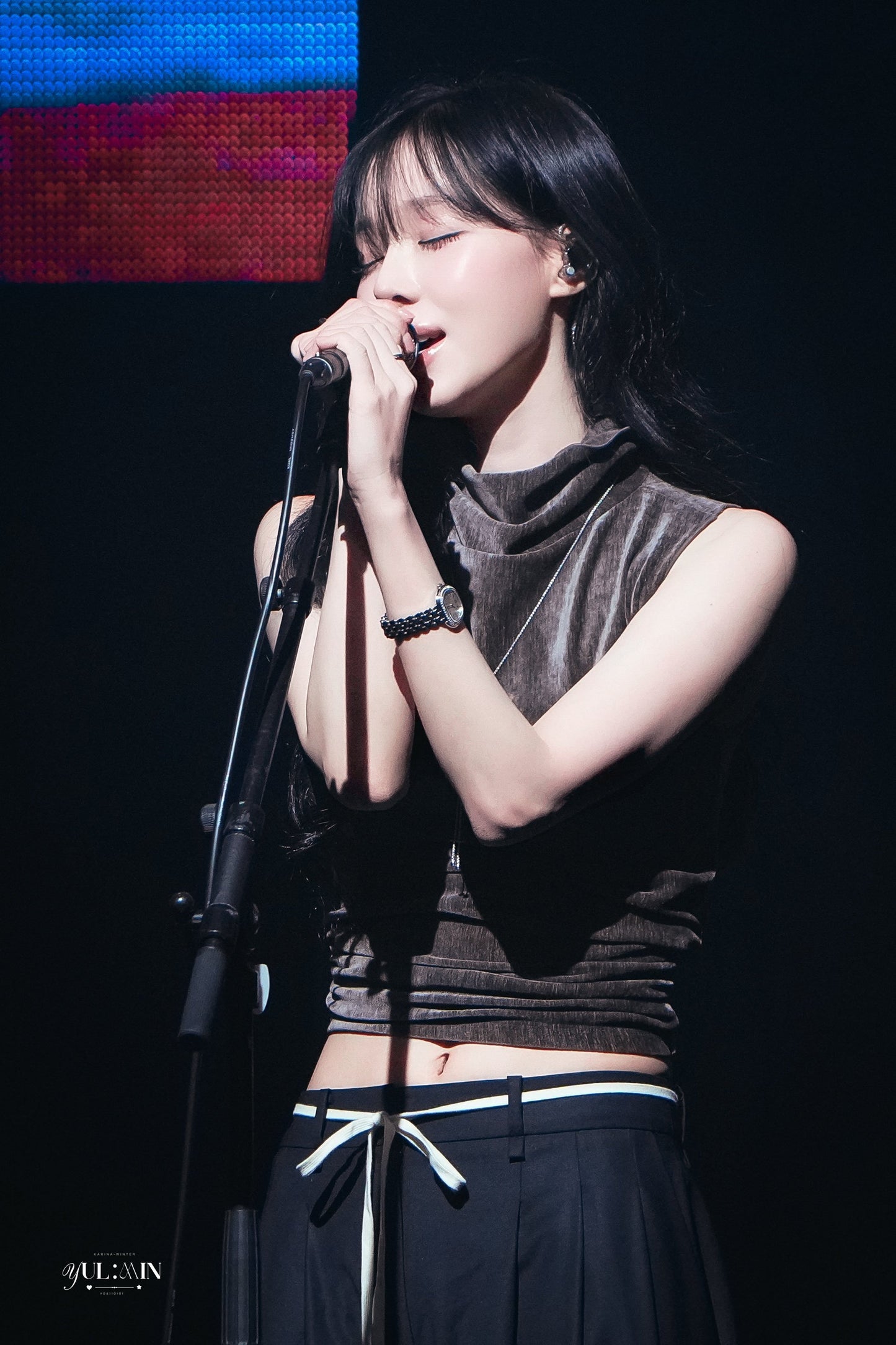 Andneeds Velour High-Neck Sleeveless