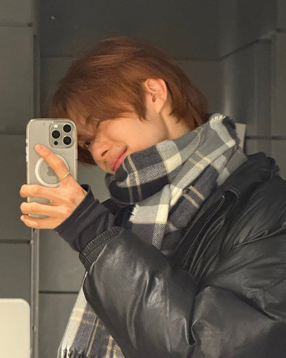 [Lesserafim Chaewon, Stray Kids' Hyunjin, and TWS's Youngjae Worn] ODD STUDIO Basic Knit Check Muffler
