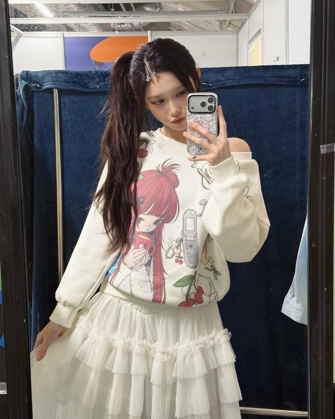 [Ive Lee Seo Worn] Kirsh X Pyitu Graphic Off-Shoulder Crop Sweatshirt