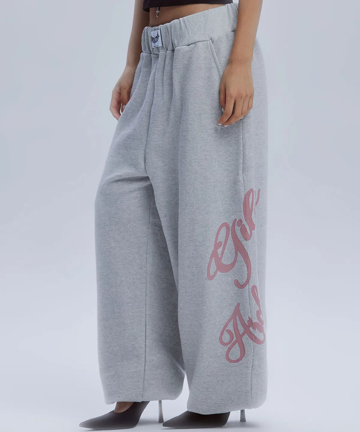 Gila Archive LETTERING LOGO SWEATPANTS SEEN WORN BY BLACKPINK JENNIE