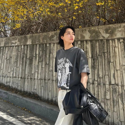 Worn by Seventeen Jeonghan - mahagrid – DON’T PANIC Pigment Tee (Charcoal)