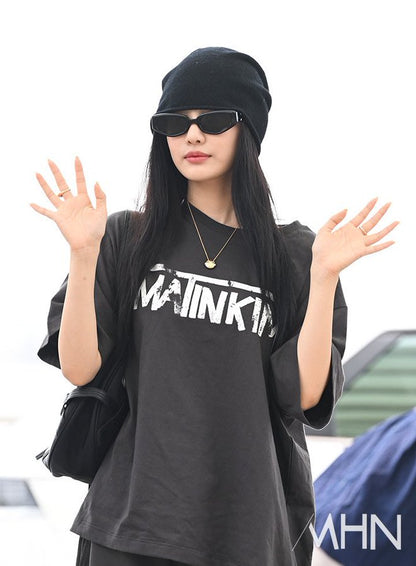 [Aespa Ningning Pick] Matin Kim Hangeul Logo Big Archive Top -Charcoal