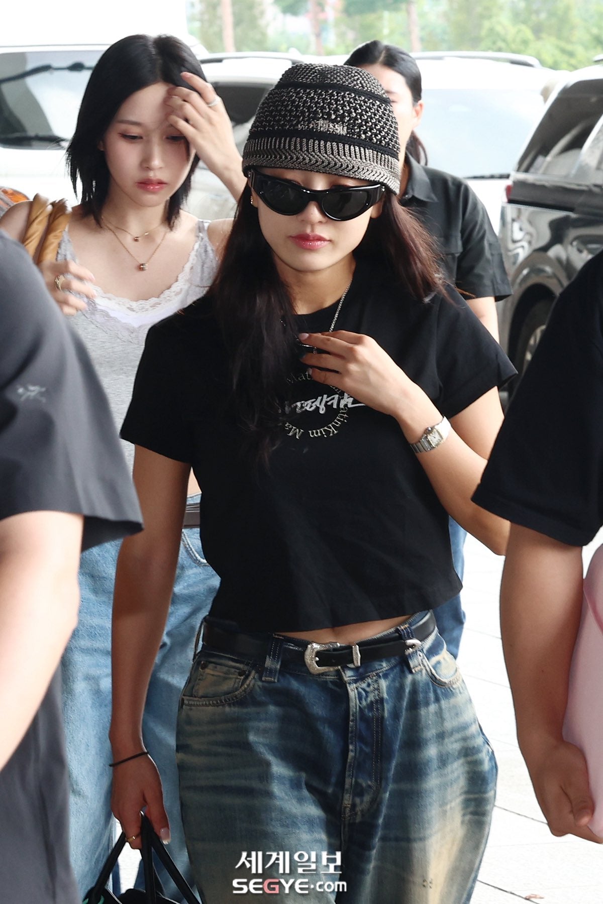 Twice Jihyo Pick] Matin Kim Hangeul Cirlc Point Logo Top for Women