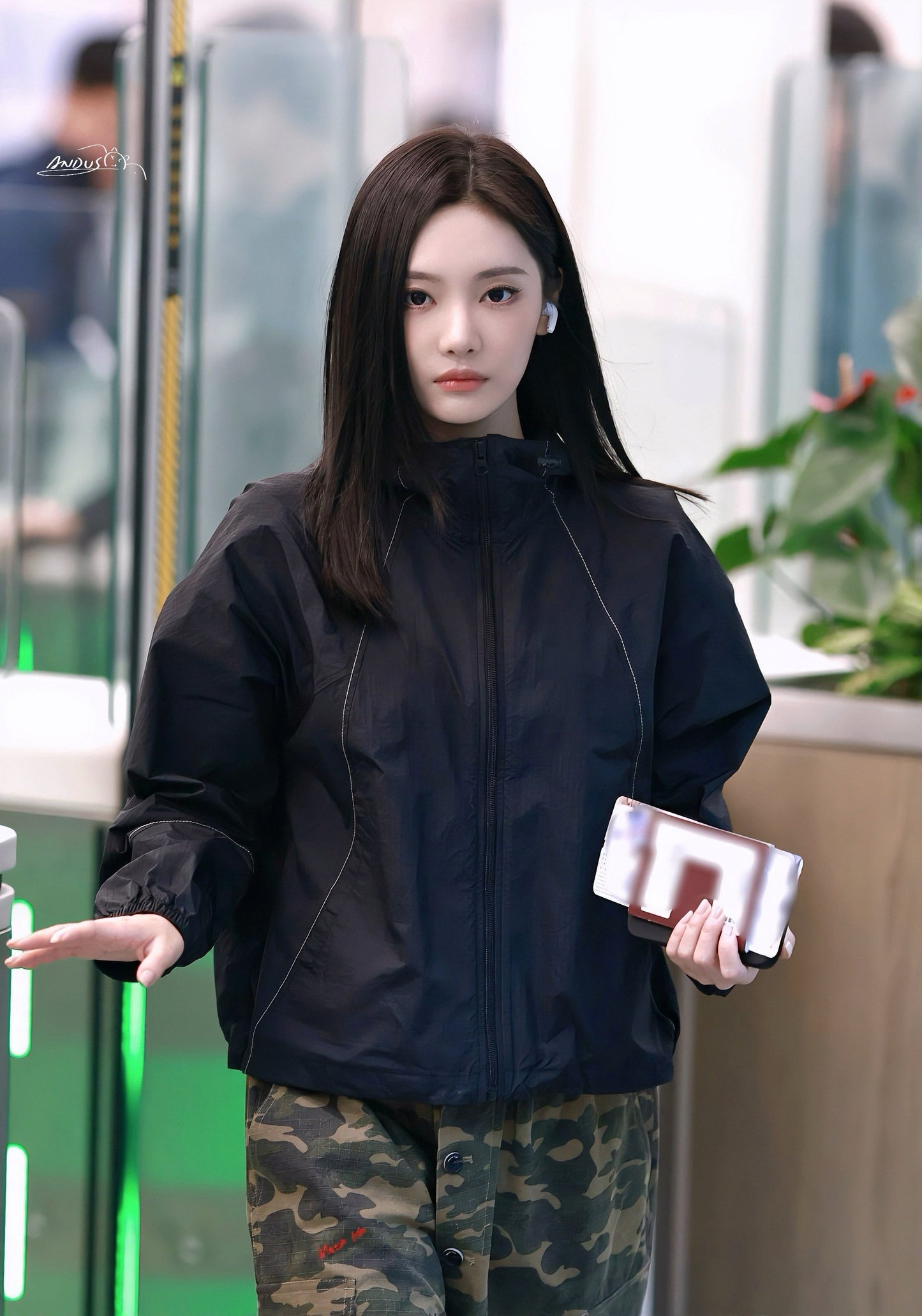 [Aespa Ningning Worn] Matin Kim Cropped Back Logo Hoody Wind Breaker