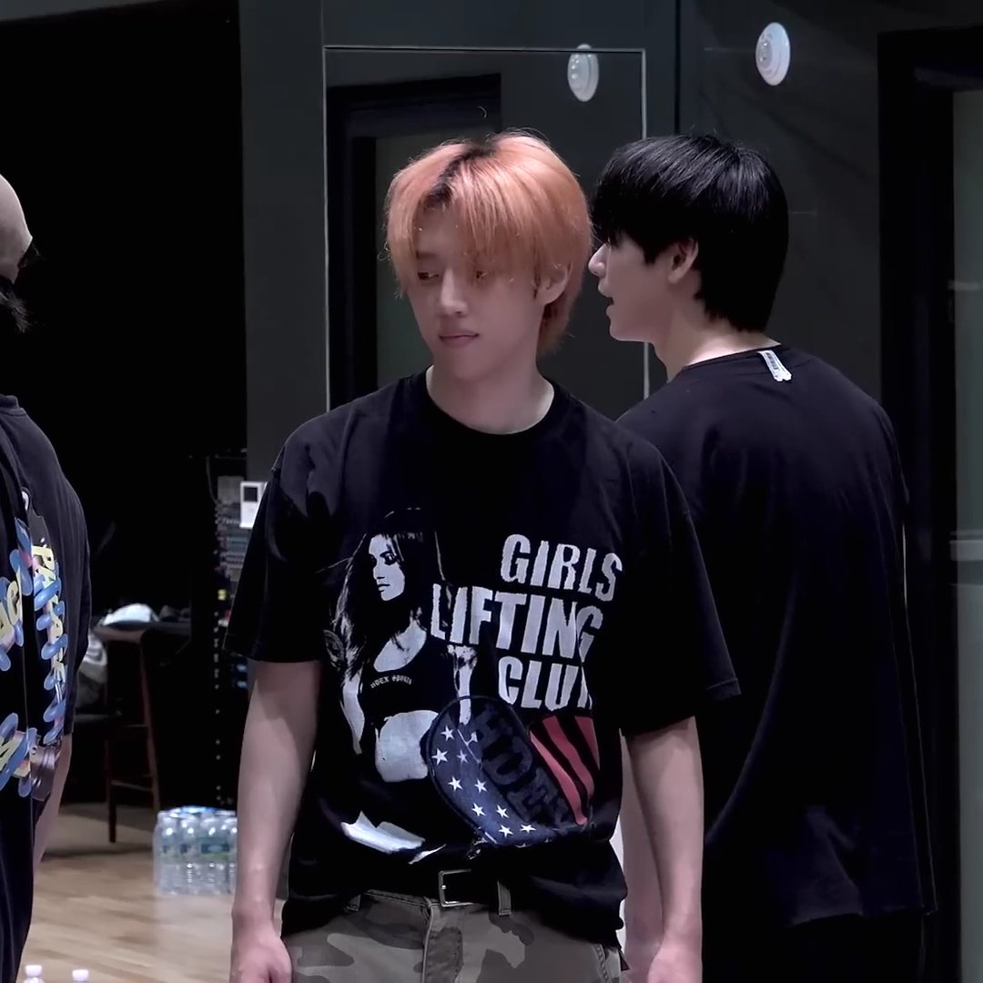 HDEX Womens Lifting Over Fit Short Sleeve Worn by THE BOYZ SUNWOO