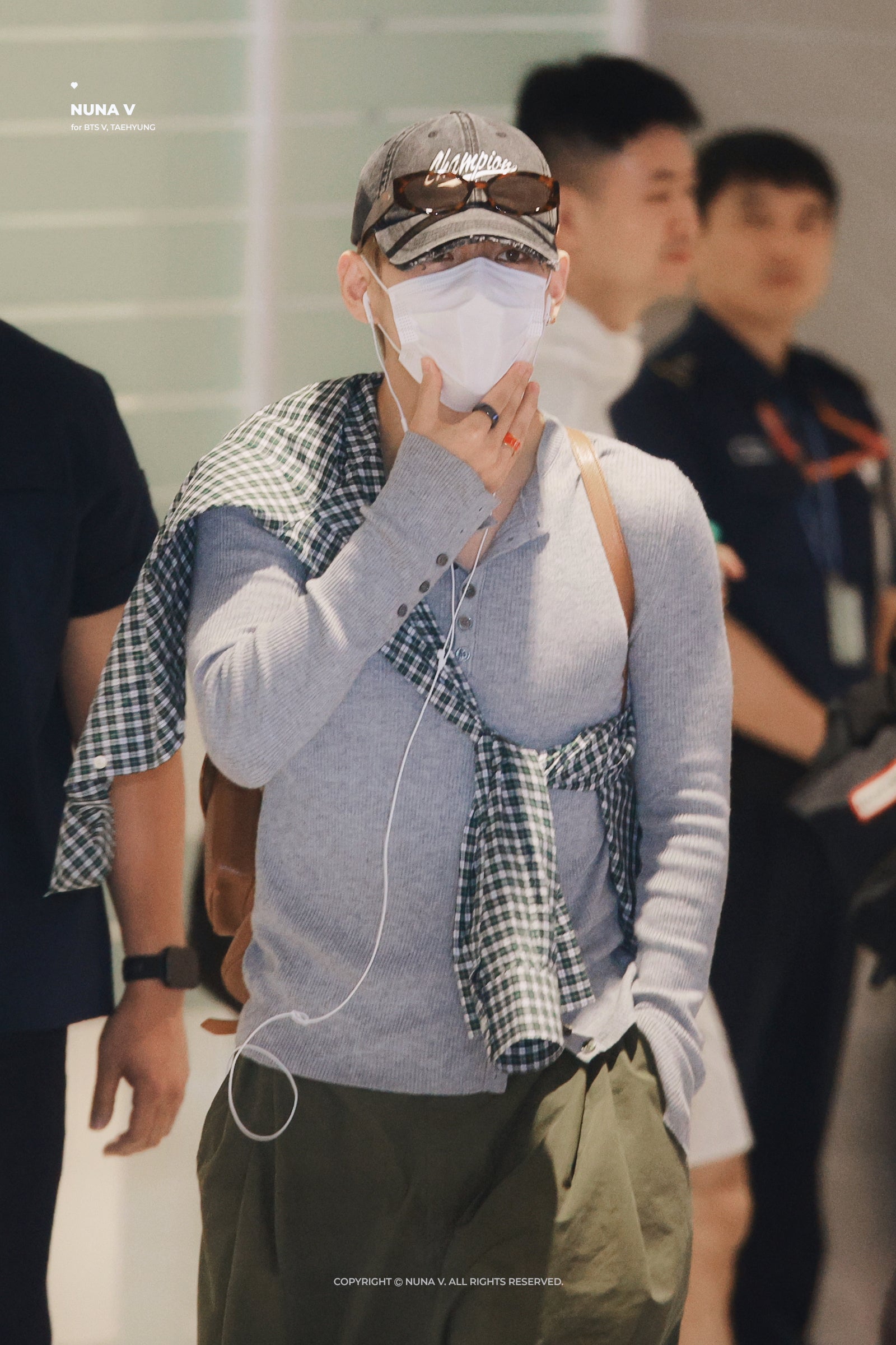 BTS V Worn] SCHISM INDUCING Button Slit Henley Knit – SEOUL TERRACE