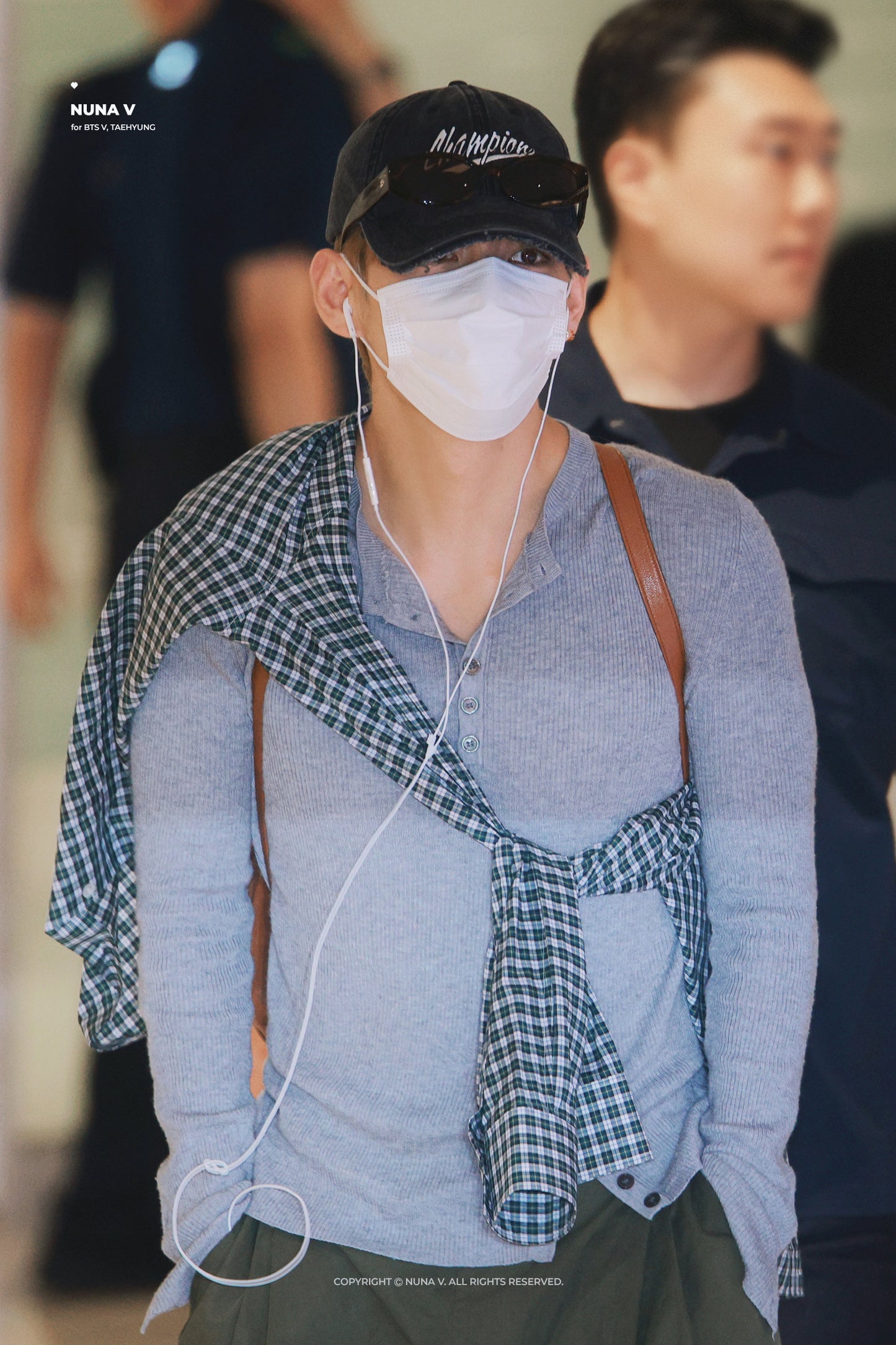 [BTS V Worn] SCHISM INDUCING Button Slit Henley Knit