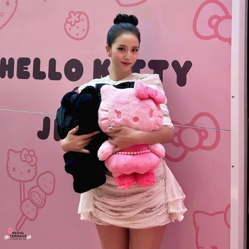 [HELLO KITTY x JISOO] Official Merch Collab