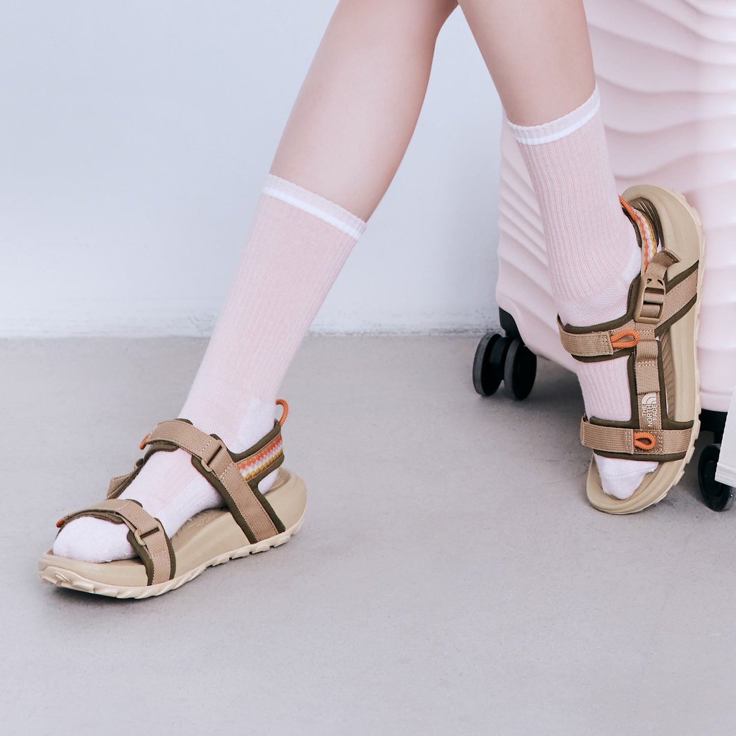 [Ive Leeseo Worn] The North face W Explore Camp Sandals