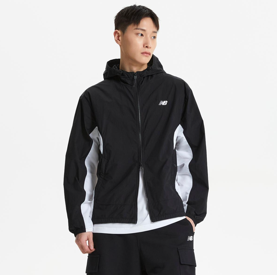 【New Balance】UNI Flying Lightweight Color Windbreaker NEW BALANCE - Uni Flying Lightweight Hood Windbreaker