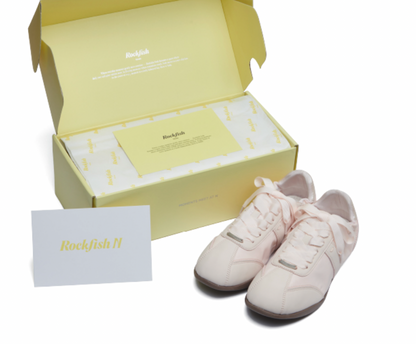 ILLIT x ROCKFISH WEATHERWEAR - SCRUNCH FLAT SNEAKERS