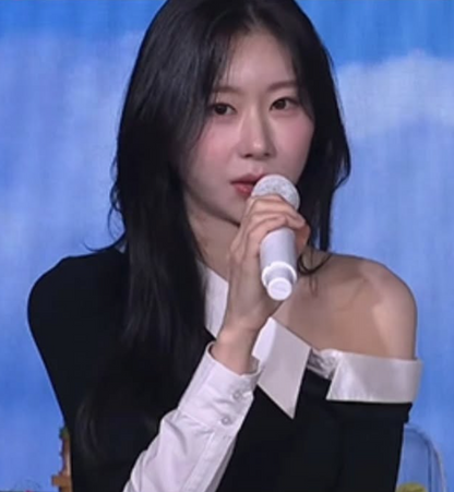 [Itzy Chaeryeong & Ive Gaeul Worn] Alki Alka One-Shoulder Layered Top