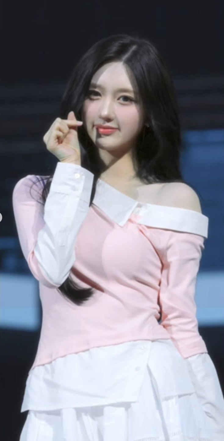 [Itzy Chaeryeong & Ive Gaeul Worn] Alki Alka One-Shoulder Layered Top