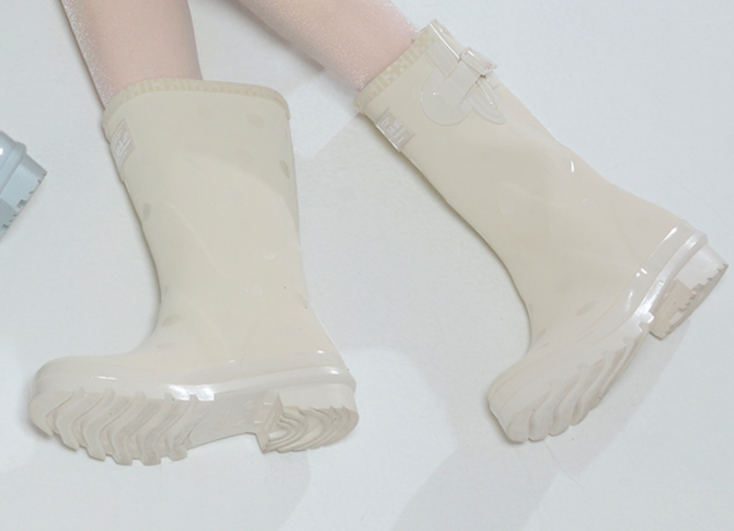 ILLIT x ROCKFISH WEATHERWEAR - ORIGINAL RAIN BOOTS SHORT DOT (IVORY)