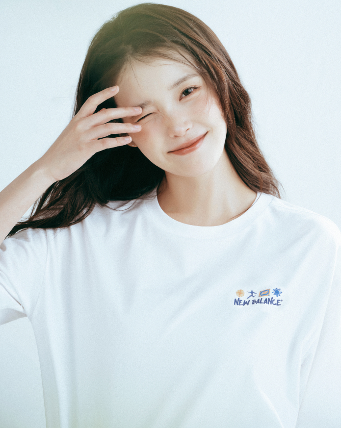 [IU Pick] New Balance UNI Sunny Rainy Illustration Short Sleeve T-Shirt (Semi-Overfit)