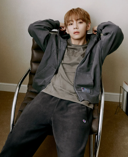 BTS V TAEHYUNG x CHAMPION Arch Logo Loose Fit Applique Dyed Zip-Up Hoo die Charcoal