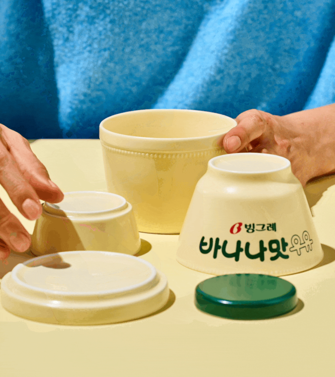 Yido Onhwa - Binggrae Banana/Strawberry Flavored Milk Ceramic Single Dinnerware Set