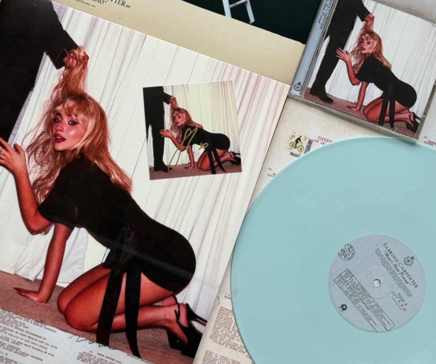 Sabrina Carpenter - Man's Best Friend 7th Regular Album (Autographed - Blue Edition) Vinyl LP