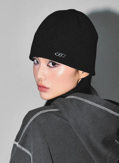 BORN TO WIN SYMBOL B PENDANT BEANIE [BLACK]