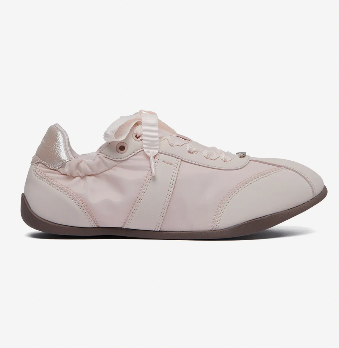 ILLIT x ROCKFISH WEATHERWEAR - SCRUNCH FLAT SNEAKERS – SEOUL TERRACE