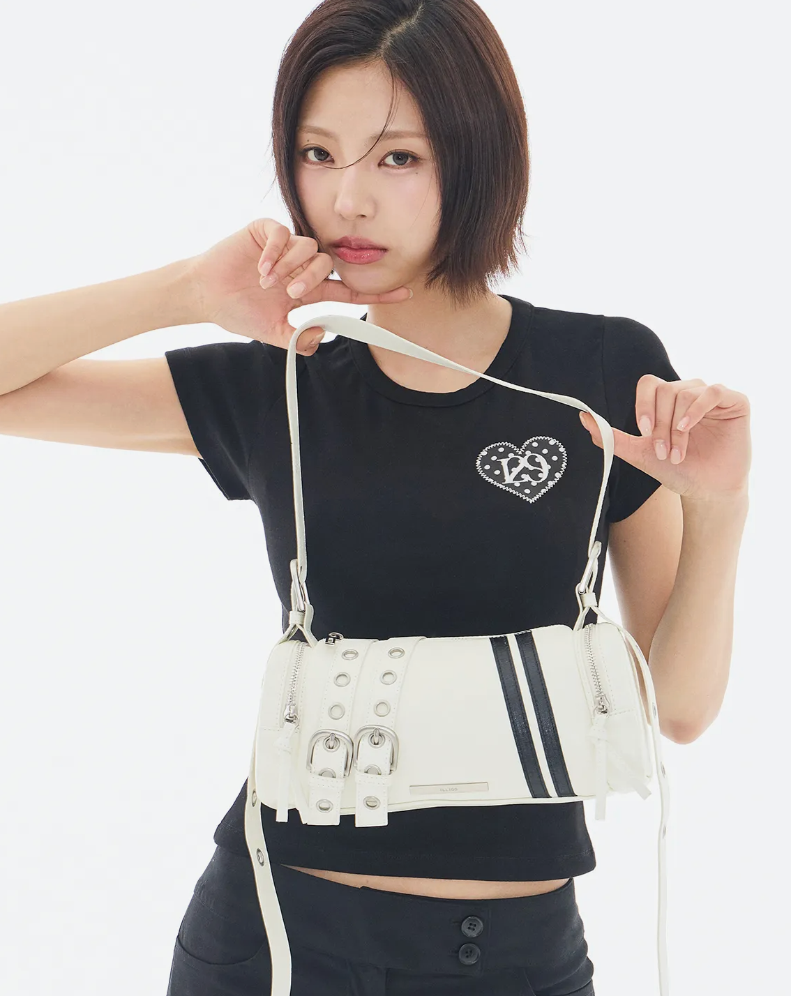 [Single Inferno's S5] Kim Go-eun's Pick] ILLIGO Line Buckle Cylinder Bag Black