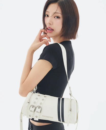 [Single Inferno's S5] Kim Go-eun's Pick] ILLIGO Line Buckle Cylinder Bag Black