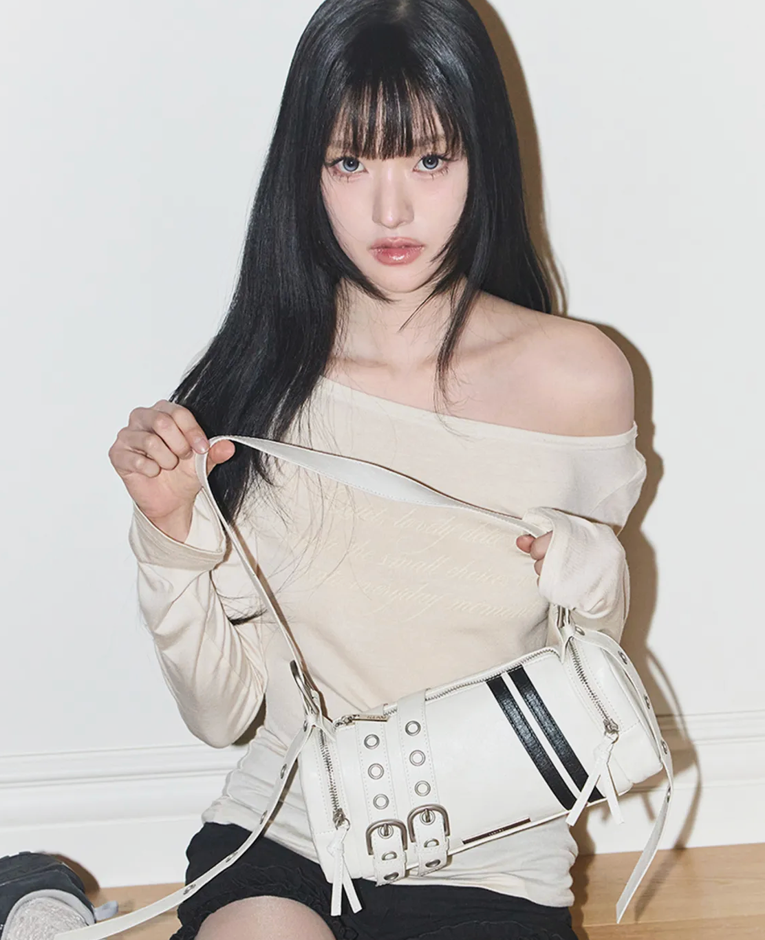 [Single Inferno's S5] Kim Go-eun's Pick] ILLIGO Line Buckle Cylinder Bag Black