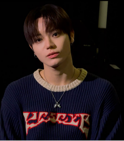 [LNGSHOT Ryul Worn] YESEYESEE Logo Applique Knit Pullover