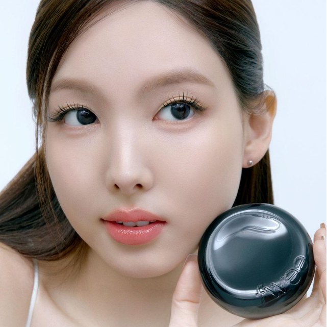 [Twice Nayeon Pick] FWEE X MINSCO All Day Cover Black Cushion with Gift (Refill)