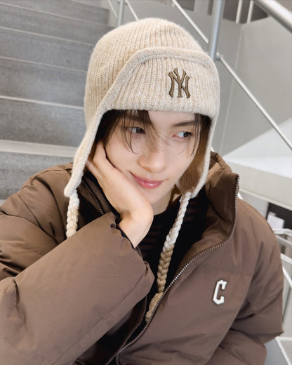 [TWS Youngjae Worn] MLB Vintage Bocashi Earflap Beanie Boston Red Sox