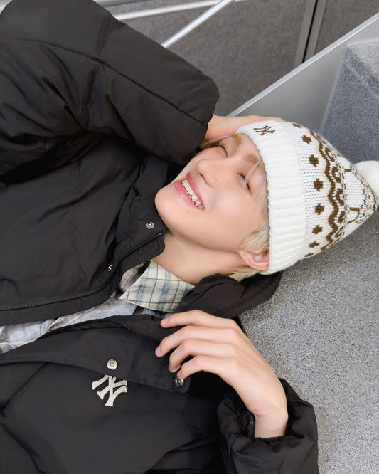 [TWS Ji-Hoon Worn] MLB Vintage Pattern Pom Pom Beanie New York Yankees