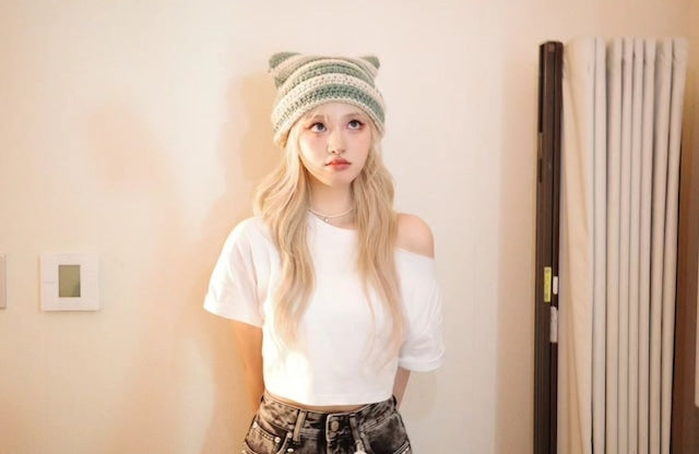 [kpop Idol Best Pick] VARZAR Square Label Striped Crochet Beanie