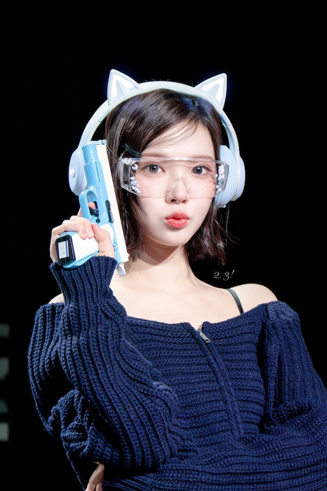 [Hearts2Hearts Jiwoo Worn] Oafish Off Shoulder Knit Zip-Up