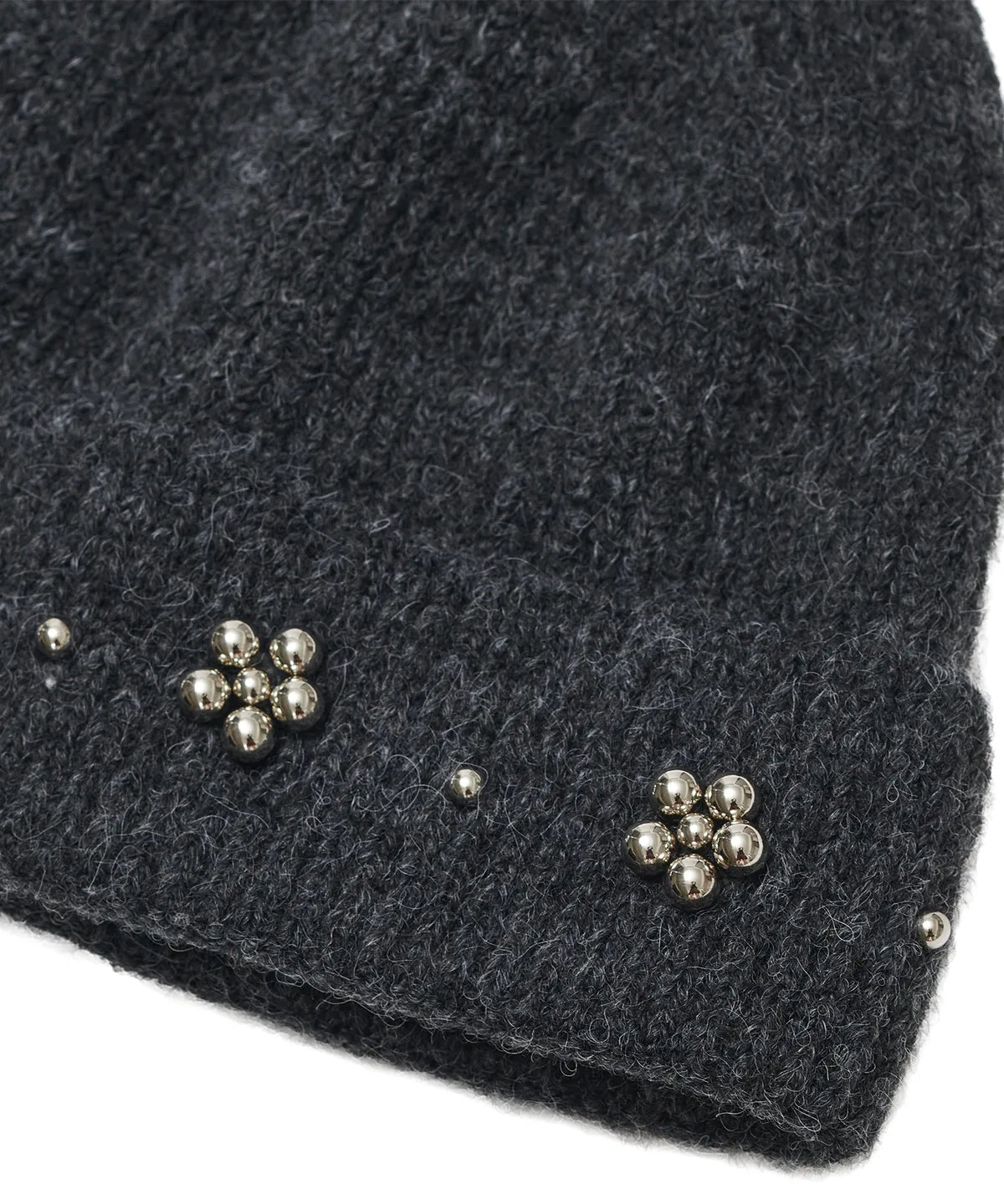 [Illit Iroha Worn] TYPE SERVICE Beaded Petal Beanie Gray