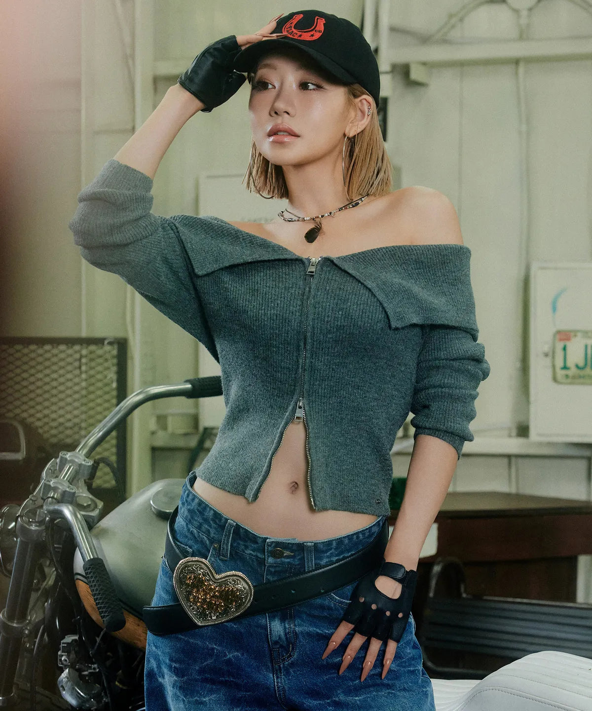 [Kiss Of Life Julie] Plac Women Ribbed Off-Shoulder Zip-Up Knit