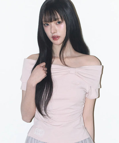 [Hearts2Hearts Carmen Worn] Illigo Bow Off-shoulder Tee