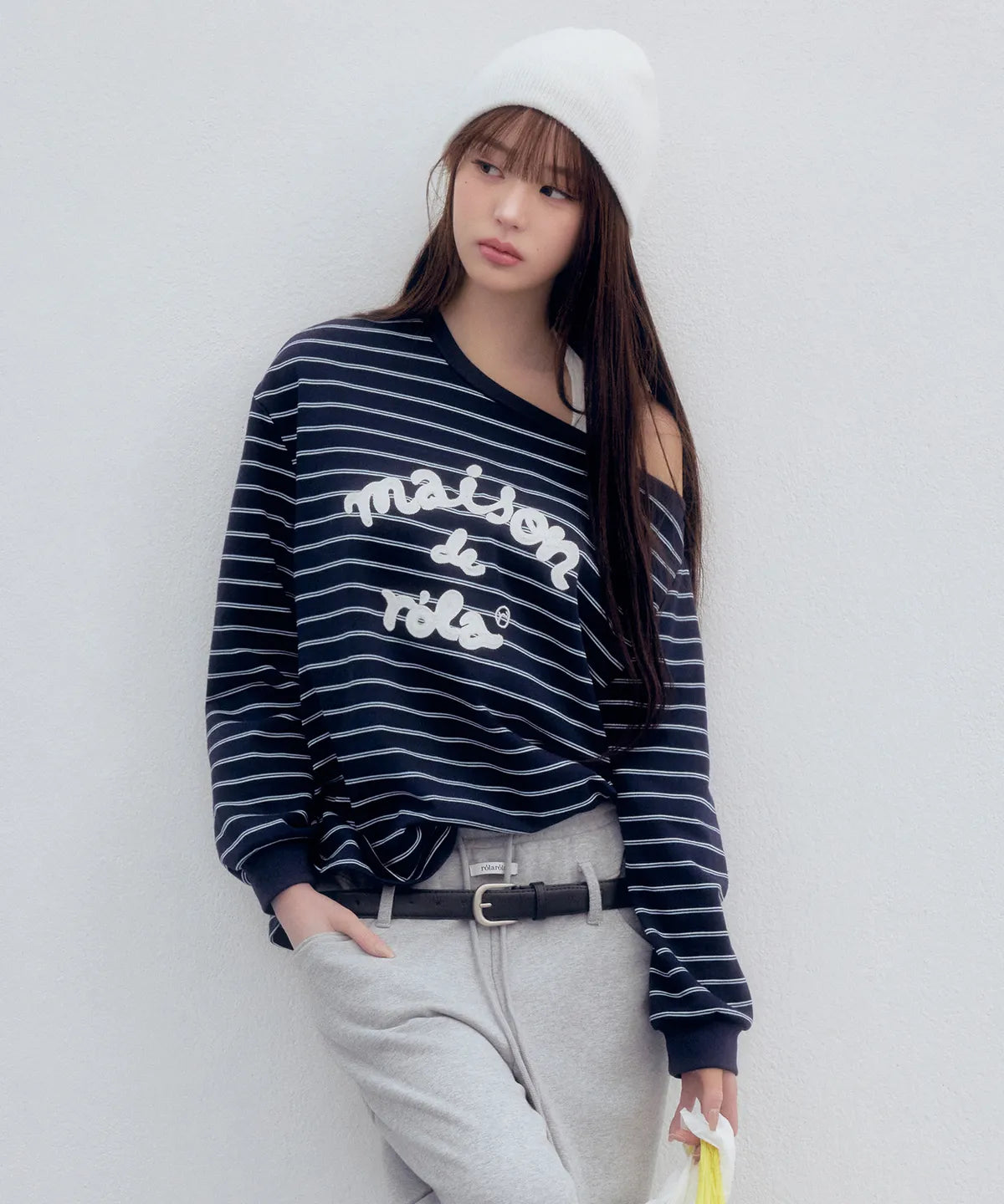 [Ive Wonyoung Pick] 26SS RolaRola Maison De Rola Embroidery Off Shoulder Stripe Sweatshirt