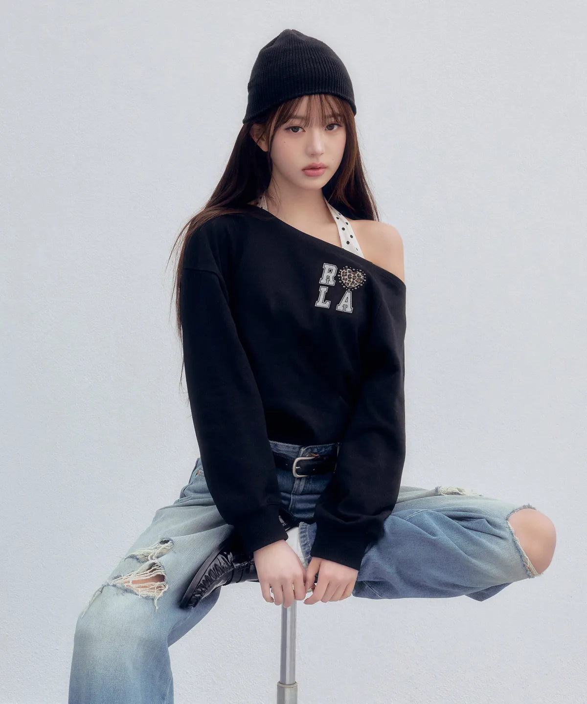 [Ive Wonyoung Pick] 26SS RolaRola Maison De Rola Ilove Rola Off Shoulder Sweatshirt Black