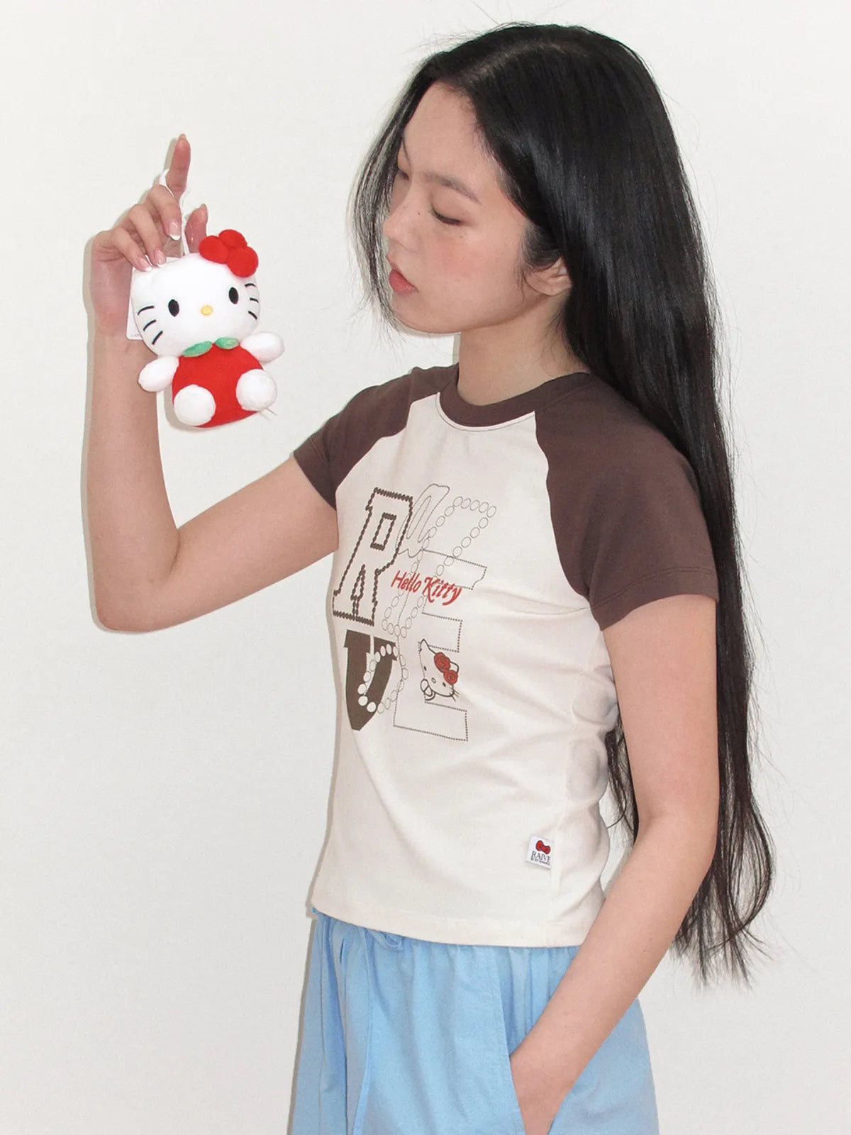 RAIVE X HELLO KITTY - Raglan Graphic T-shirt