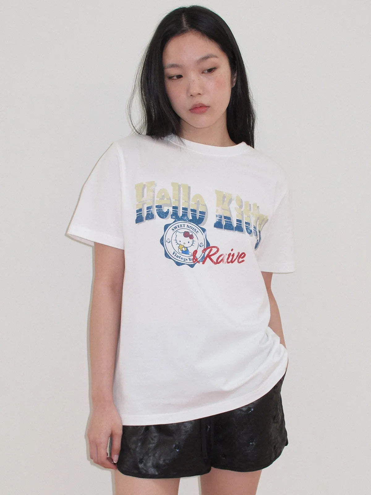 RAIVE X HELLO KITTY - Stamp Graphic T-shirt