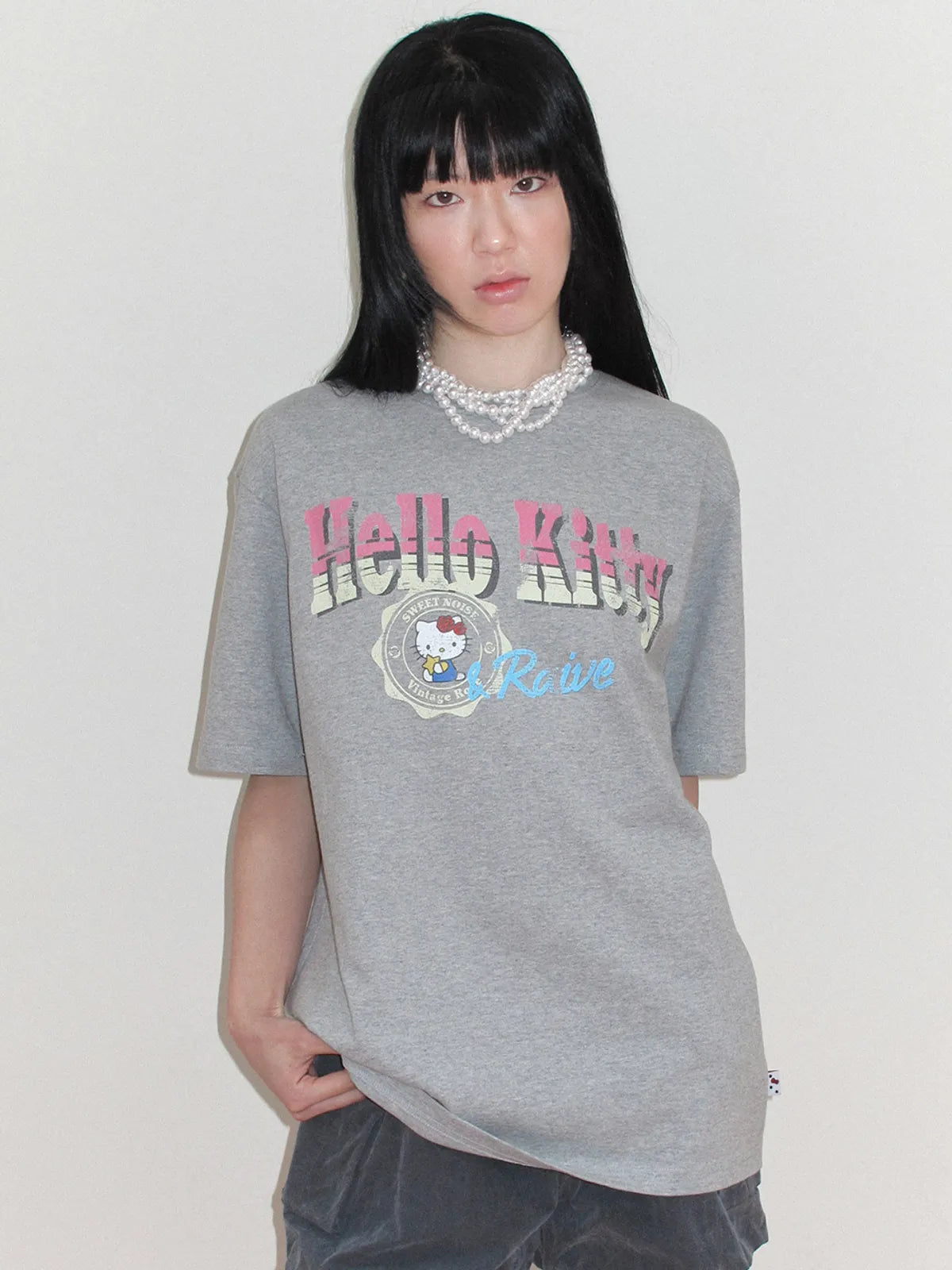 RAIVE X HELLO KITTY - Stamp Graphic T-shirt
