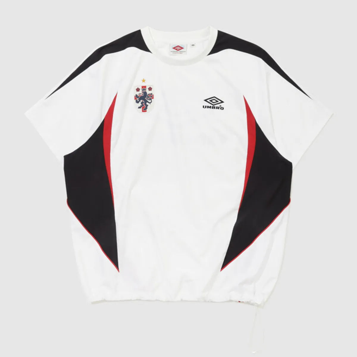 [UMBRO X NCT WISH] HBL Football Heritage Wappen Short Sleeve Piste