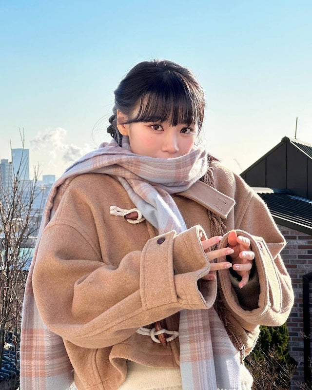 [Lesserafim Chaewon, Stray Kids' Hyunjin, and TWS's Youngjae Worn] ODD STUDIO Basic Knit Check Muffler