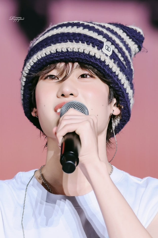 [kpop Idol Best Pick] VARZAR Square Label Striped Crochet Beanie