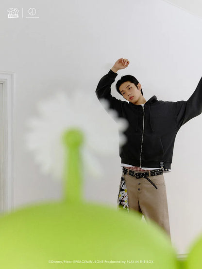 THE FIRST FAN - TOY STORY X G-DRAGON PEACEMINUSONE (JACKETS)