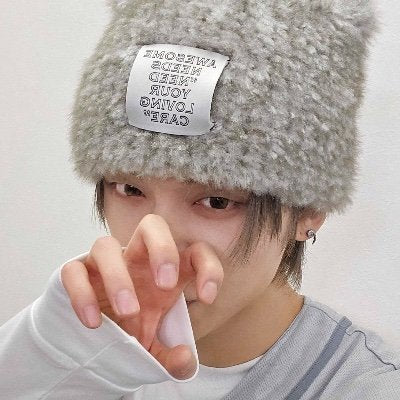 [TXT Yeonjun Worn] AWESOME NEEDS Handicraft Knit Cat Hat