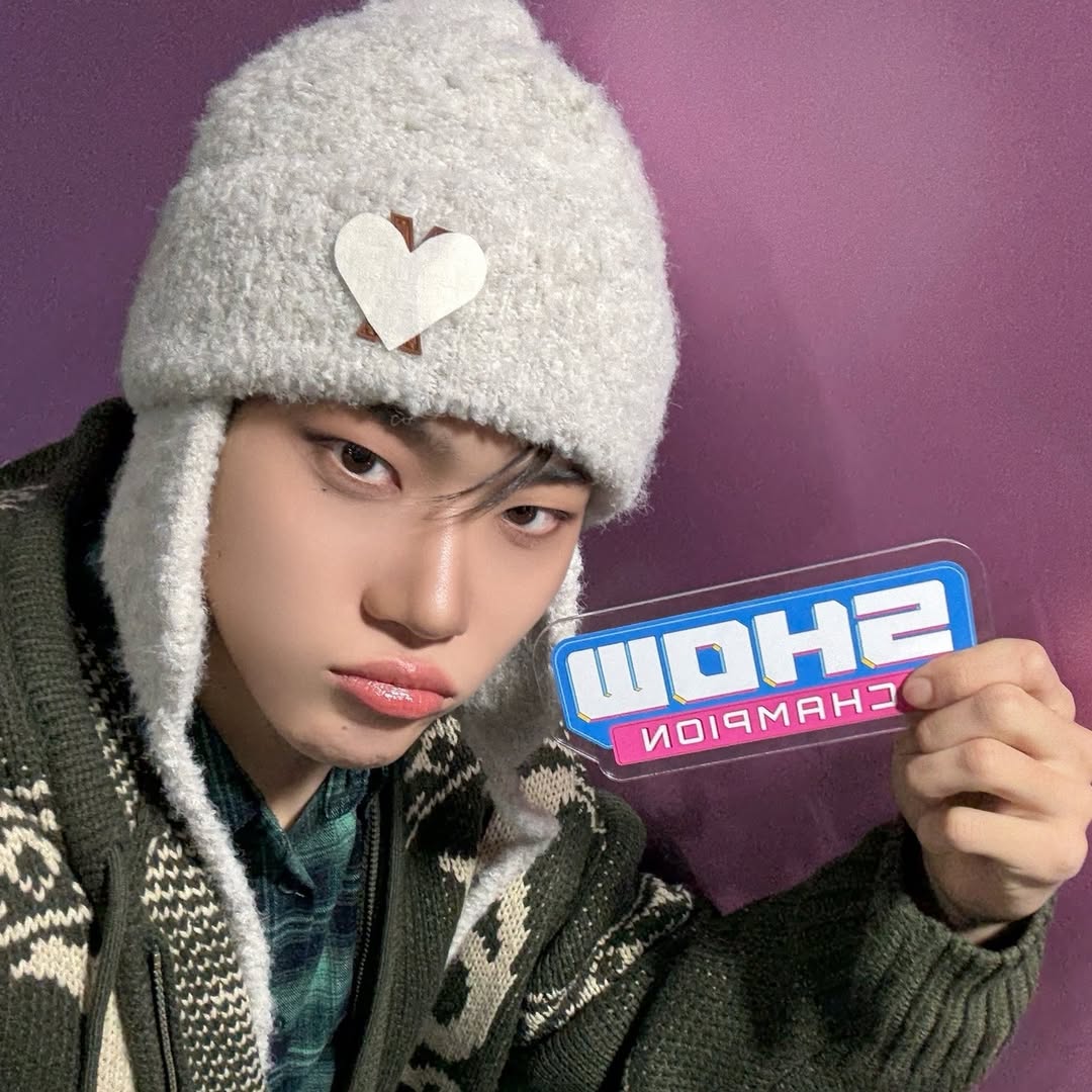 [Close Your Eyes Jang Yeo Jun Worn] Varzar VA Patch Fly Knit Beanie