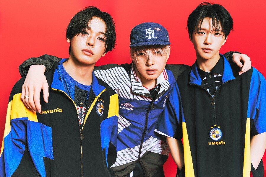 [UMBRO X NCT WISH] HBL OG Colorblock Stand Neck Windbreaker Jacket