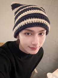 [kpop Idol Best Pick] VARZAR Square Label Striped Crochet Beanie