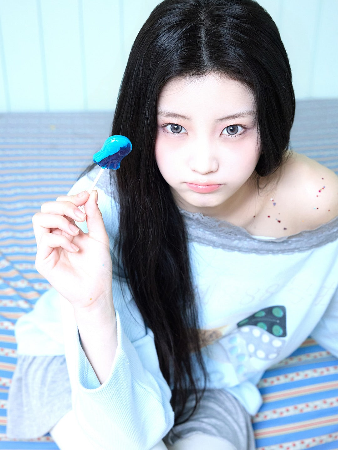[Illit Wonhee Worn] HONKYO Off-Shoulder Loose Top- Waiting Number